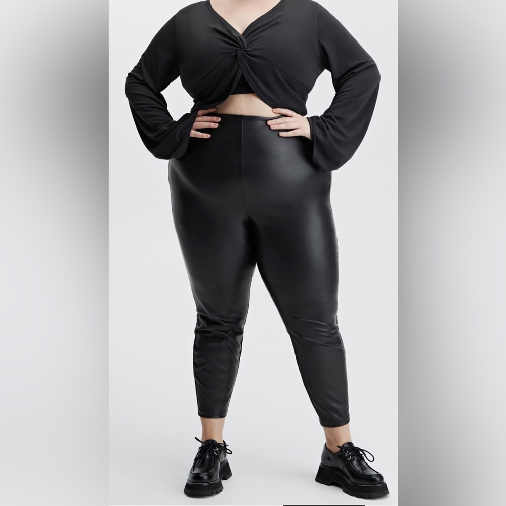 NWT Fabletics Vegan Leather Leggings- 3X: NWT Never worn!!